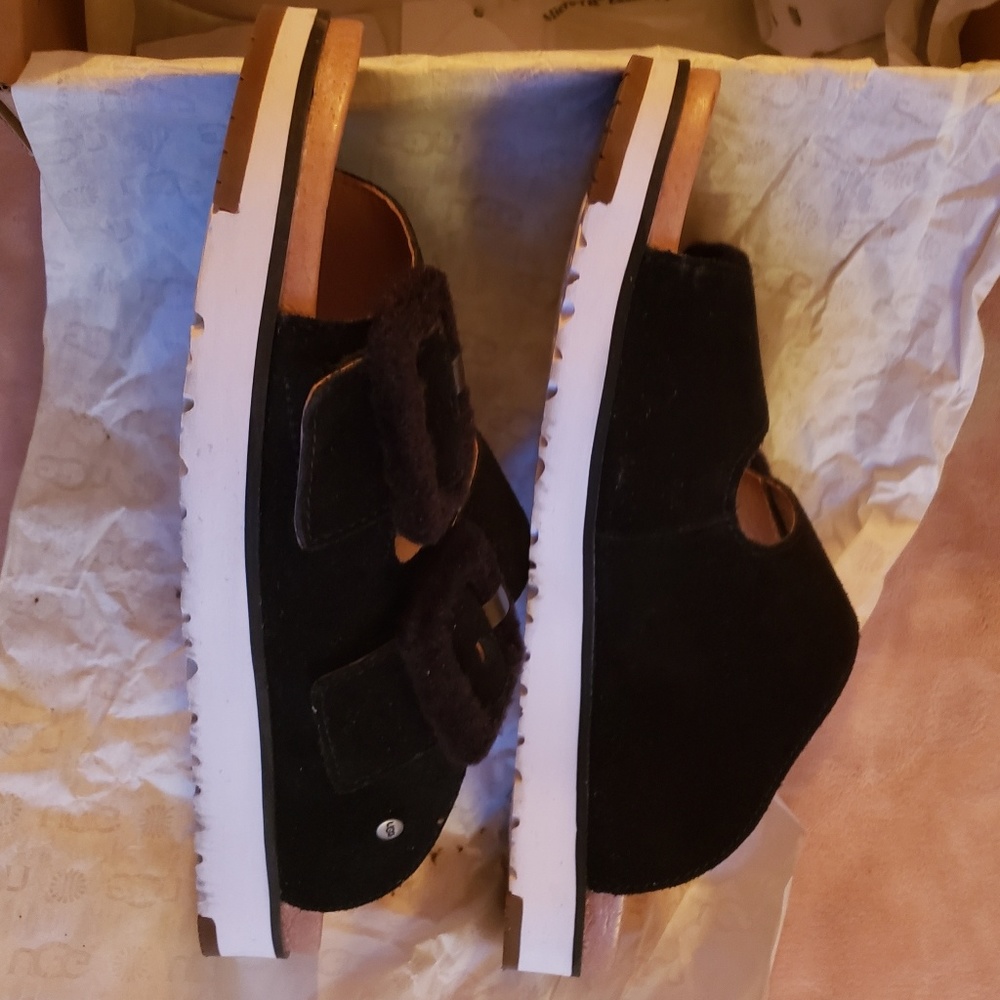 Women's Uggs Sandles - Picture 3 of 9